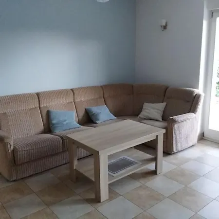 Feriehus Dom Nad Jeziorem Konskim *