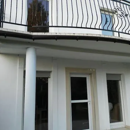 Feriehus Dom Nad Jeziorem Konskim *